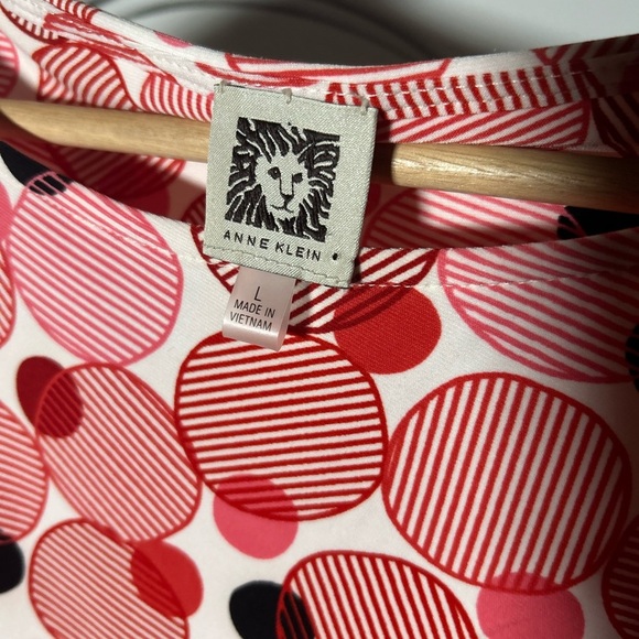 Anne Klein Women’s Tank With Side Rouching. Reds, white and black. Circle Design - Picture 2 of 5